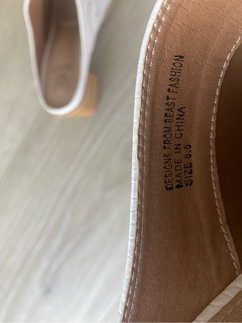BEAST FASHION White Croc-Embossed Leather Mule Boots with Stacked Heel size 9 - Picture 10 of 12